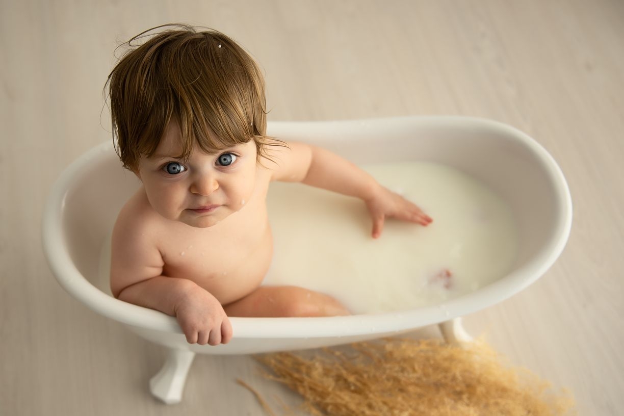 sessione fotografica-smasch cake-torta compleanno-primo compleanno-servizio fotografico-milk bath-bagnetto-bagno nel latte-feltre montebelluna treviso-imazzegaro-mazzegaro-evelyn